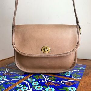 RARE Coach Collegiate #9815 Putty Leather Turnlock Flap Bag Vintage 80s *READ*